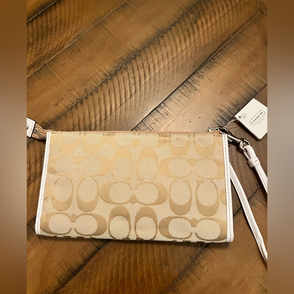 Coach Kyra Signature Zip Wallet (Style No. F47419) New With Tags - Picture 4 of 9
